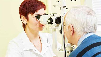 Oftalmología Doctora Abelaira cita visual adulto mayor